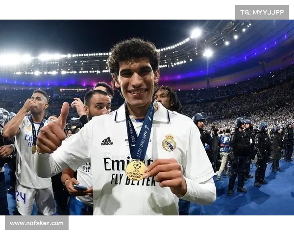 马卡:皇马无球员提出离队 上赛季人均奖金接近85万欧元 马卡:皇马无球员提出离队 上赛季人均奖金接近85万欧元